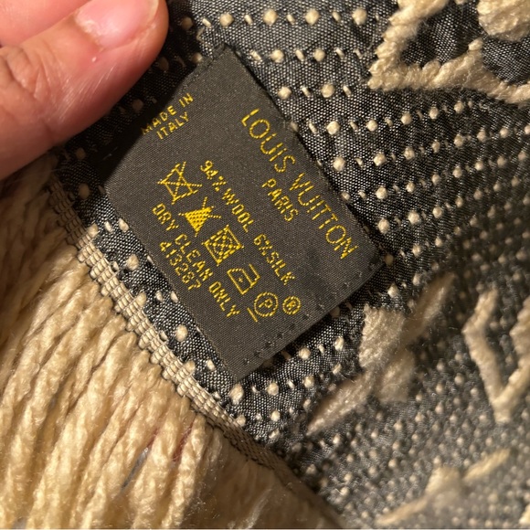 Louis Vuitton #413287 Wool Scarf Shawl LOGOMANIA MONOGRAM like new without box - Picture 7 of 9